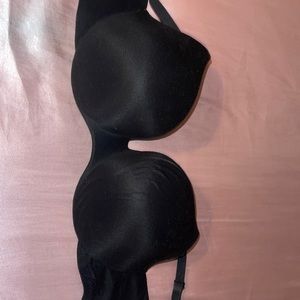 Black 32DD Victoria secret bra